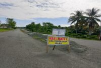 Pelebaran Jalan Tadulako, Kecamatan Ampana Kota, dengan rabat beton oleh Dinas Pekerjaan Umum sebagai upaya meningkatkan konektivitas warga.