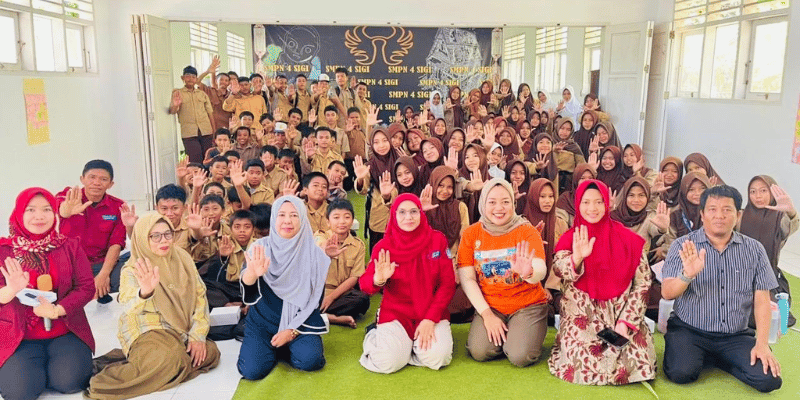 Dinas Pengendalian Penduduk dan Keluarga Berencana (DP2KB) Kabupaten Sigi menggelar kegiatan edukatif bertajuk “Rembug Remaja Peduli Stunting” di SMP Negeri 4 Sigi, Sabtu (1/11/2025).