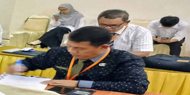 Plt. Kadishub Touna, Arman K. Tambilalo saat mengikuti seleksi terbuka (JPT) Pratama saat menyusun Makalah di Hotel Ananda Ampana pada Rabu 5 November 2025 lalu. 
