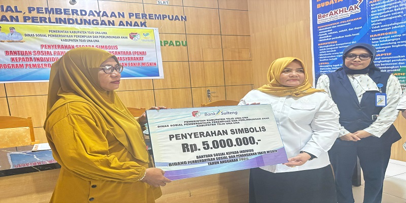 Penyerahan bantuan secara simbolis dilakukan Wakil Bupati Tojo Una-Una, Hj. Surya Lapasiri, di Kantor Dinas Sosial setempat, Rabu (26/11/2025).