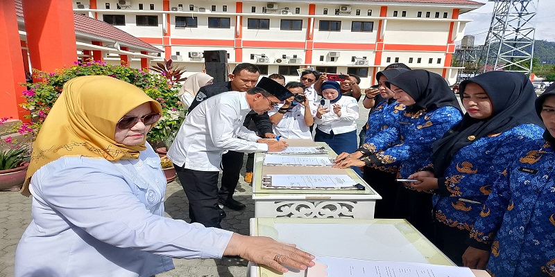  Sebanyak 1.229 Pegawai Pemerintah dengan Perjanjian Kerja (PPPK) di Kabupaten Tojo Una-Una (Touna) resmi menerima Surat Keputusan (SK) pengangkatan, Rabu (26/11/2025). 