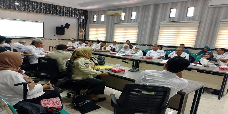 -Wakil Bupati Tojo Una-Una, Hj. Surya,S.Sos,M.Si memimpin rapat koordinasi persiapan kunjungan kerja Gubernur Sulawesi Tengah, Dr.Anwar Hafid yang dijadwalkan pada Jumat besok. 