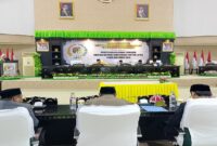 Wakil Bupati Hj. Surya Lapasiri saat membacakan pemandangan Akhir Bupati Touna Ilham Lawidu pada Paripurna Persetujuan Rancangan  Perda APBD Tahun Anggaran 2026, Jumat (28/11/2025).