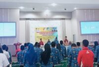 Wakil Bupati Hj. Surya Lapasiri saat membuka Bimtek PPID di Gedung Auditorium Kantor Bupati Touna pada Senin, 1 Desember 2025.