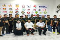 Perwakilan KONI Sulteng Sugiarto Janun AIFO dan Mohamad Natsir saat berfoto bersama Ketua KONI terpilih Ilham Lawidu dan Wakil Bupati Touna Hj. Surya Lapasiri, serta 28 cabor pada Minggu sore, di Hotel Lawaka Ampana (21/12/2025)