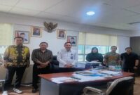 Ketua dan pengurus Kampus Ikhlas Madani Tojo Una , H. Jamal DJuraedjo, S.Sos, M.Si saat disambut Kepala Pusat Pendidikan  KP Dr. Alan Frendy Koropitan ,S.Pi, M.Si diruang kerjanya, Rabu (10/12/2025).