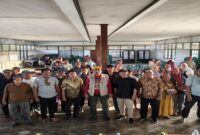 Kepala Dinas Perdagangan, Perindustrian, Koperasi, dan UMKM( Disdagperinkop UMKM) Kabupaten Tojo Una-Una, Iwan Mohammad,S.T.M.T., yang didampingi Kabid Perdagangan Arifin Leusa saat sosialisasi Pasar Wakai, Sabtu (6/12).