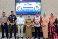 Suasana foto bersama acara pisah sambut Kepala BTNKT Togean yang baru Askhari Dg. Masikki dan pejabat lama, Abdul Rajab bersama unsur Forkompimda Tojo Una-Una di Aula BTNKT , Senin (12/1/2026).