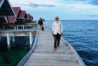 Budi Dako saat berada di objek wisata Pulau Papan, Kabupaten Tojo Una-Una,Sulawesi Tengah. (ist)