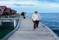 Budi Dako saat berada di Pulau Papan, Desa  Kadoda. (ist)