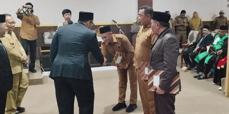 Asgar lalu. SH di kukuhkan kembali menjadi Plt Sekwan DPRD Bangkep oleh Bupati Bangkep Rusli Moidady, Rabu (21/01/2026)