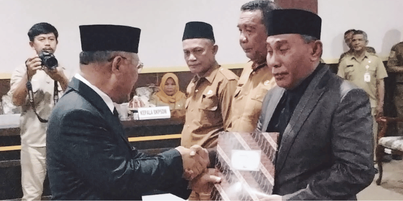 Bupati Banggai Kepulauan (Bangkep), Rusli Moidady, resmi mengangkat Asgar Lalu, S. H. , sebagai Plt Sekretaris Dewan (Sekwan) DPRD Bangkep bertempat di Ruang Rapat Kantor Bupati, Selasa (20/01/2026). 