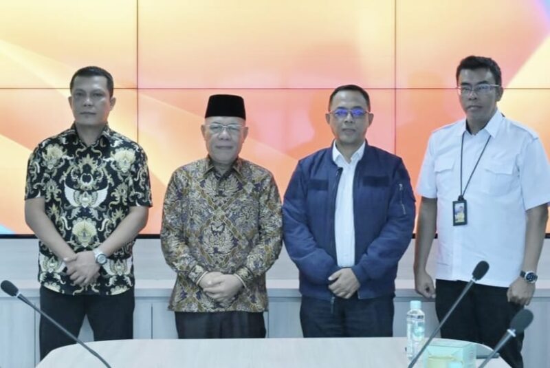 Bupati Banggai Kepulauan, Rusli Moidady, S.T., M.T., AIFO, didampingi Kepala Dinas PUPR Banggai Kepulauan, Joko Prihantoro, S.STP., M.Si menemui Direktur Jenderal (Dirjen) Prasarana Strategis, Bisma Staniarto, S.T., M.Sc., di Jakarta, Selasa (10/2/2026).
