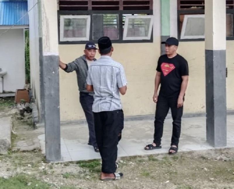 
Kepala Dinas Pendidikan dan Kebudayaan (Dikbud) Banggai Kepulauan, Harry Saputra Nursin, S.STP., M.A.P., AIFO, melakukan inspeksi mendadak ke SDN 2 Okumel,  Selasa (17/2/2026).