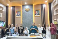 Wakil Bupati Touna, Hj. Surya Lapasiri, menerima  14 intersip muda di ruang kerjanya, Jumat (27/2/2026).