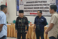 Ketua Badan Registrasi Wilayah Adat (BRWA) Sulawesi Tengah, Joisman Tanduru, berasama Bupati Rusli Moidady menghadiri Lokakarya dan Pelatihan Peningkatan Kapasitas Panitia MHA yang berlangsung di Hotel Faawas Salakan, Jumat (30/01/2026).