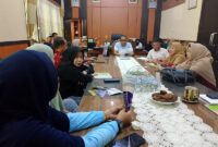 Tim UNTAD Palu bersama Kadis Disdikbud Touna, Aspan Taurenta,S.H., Sekretaris bersama jajarannya di ruang rapat kantor Disdikbud Touna pada Jumat, (6 Februari 2026)