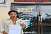 Ketua Aliansi masyarakat Tojo -Tojo Barat, Saprin Longku saat usai melapor di SPKT Polres Touna, Jumat (20/2/2026)