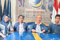Dewan Pimpinan Pusat (DPP) Partai NasDem resmi merombak struktur pimpinan DPRD dan Ketua Fraksi sisa masa jabatan 2024-2029 di parlemen Banggai Kepulauan. Keputusan ini tertuang dalam SK Nomor 26.5a-SK/AKD/DPP/Nasdem-II/2026, surat sakti tersebut ditandatangani langsung oleh Ketua Umum Surya Paloh.