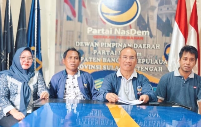 Dewan Pimpinan Pusat (DPP) Partai NasDem resmi merombak struktur pimpinan DPRD dan Ketua Fraksi sisa masa jabatan 2024-2029 di parlemen Banggai Kepulauan. Keputusan ini tertuang dalam SK Nomor 26.5a-SK/AKD/DPP/Nasdem-II/2026, surat sakti tersebut ditandatangani langsung oleh Ketua Umum Surya Paloh.