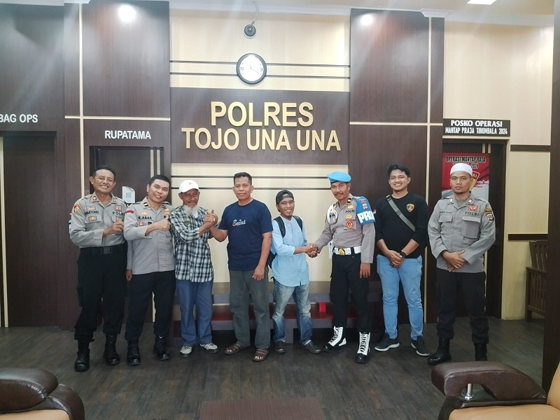 Polemik antara oknum anggota Polres Tojo Una-Una dan seorang jurnalis berinisial JD akhirnyaselesai,  kedua belah pihak sepakat berdamai secara kekeluargaan. Momen rekonsiliasi ini  dipimpin langsung oleh Wakapolres Touna Kompol Mulyadi di ruang kerjanya Minggu (15/2/2026).