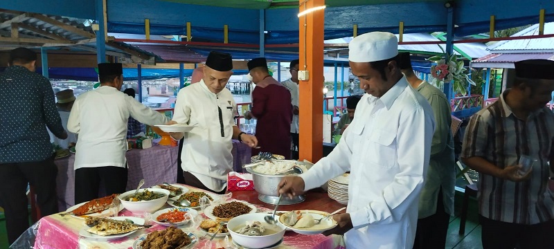 Ketua Dewan Perwakilan Rakyat Daerah (DPRD), Arkam Suppu, S.Th.I., M.H., turun langsung menyapa warga saat memimpin Tim 2 Safari Ramadan Pemerintah Daerah (Pemda) Bangga Kepulauan, Senin (23/2/2026).