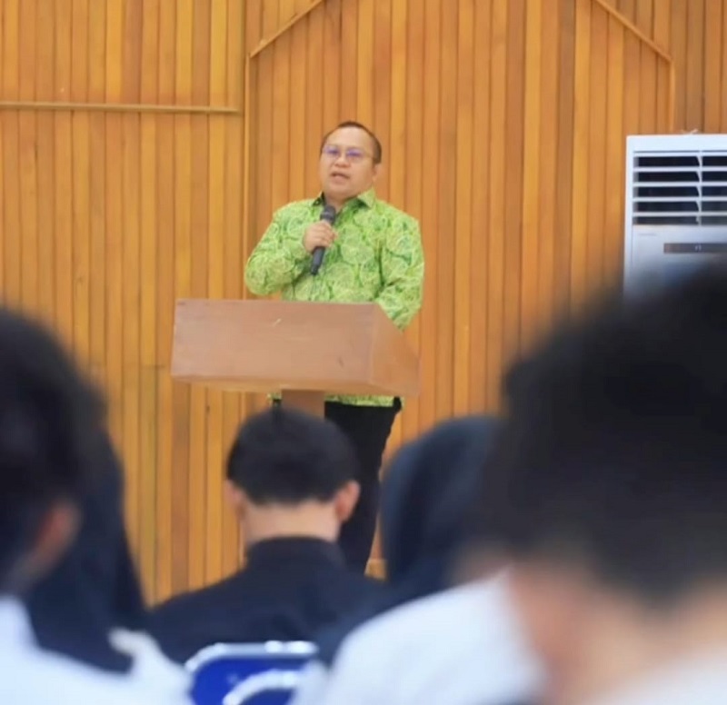 Sekretaris Daerah (Sekda) Banggai Kepulauan, Muhamad Aris Susanto, S.E., M.E., melantik pengurus baru Keluarga Pelajar Mahasiswa Indonesia Banggai Kepulauan (KPMI Banggai Kepulauan) di Provinsi Gorontalo.