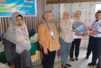 
Kepala Disperindagkop Banggai Kepulauan, Kismanto, S.H., M.H. saat membuka pelatihan UMKM di Aula Hotel Alfren, Rabu (11/2/2026). 