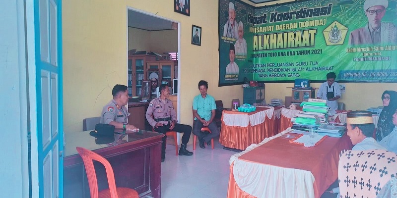Kasat Binmas Polres Tojo Una-Una AKP AGUS Habibie saat menyambangi Kantor Komda Alkhaerat Tojo Una-Una di Jalan Mohm Hatta, Kelurahan Muara Toba, Senin (30/3/2026).