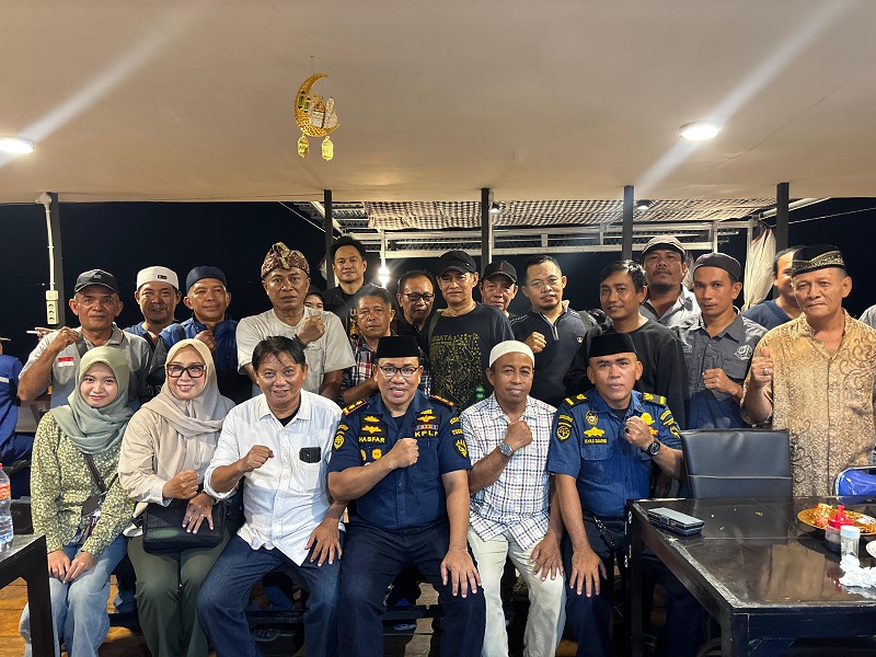Kepala UPP, Hasfar, M.S.E., M.M., menggelar silaturahmi dan buka puasa bersama di Cafe Resto Anugerah Bahari, Luwuk Selatan, Minggu (1/3/2026).
