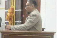 Ketua DPRD Bangkep, Arkam Suppu, S.Th.I., M.H., saat memimpin rapat. (ist)