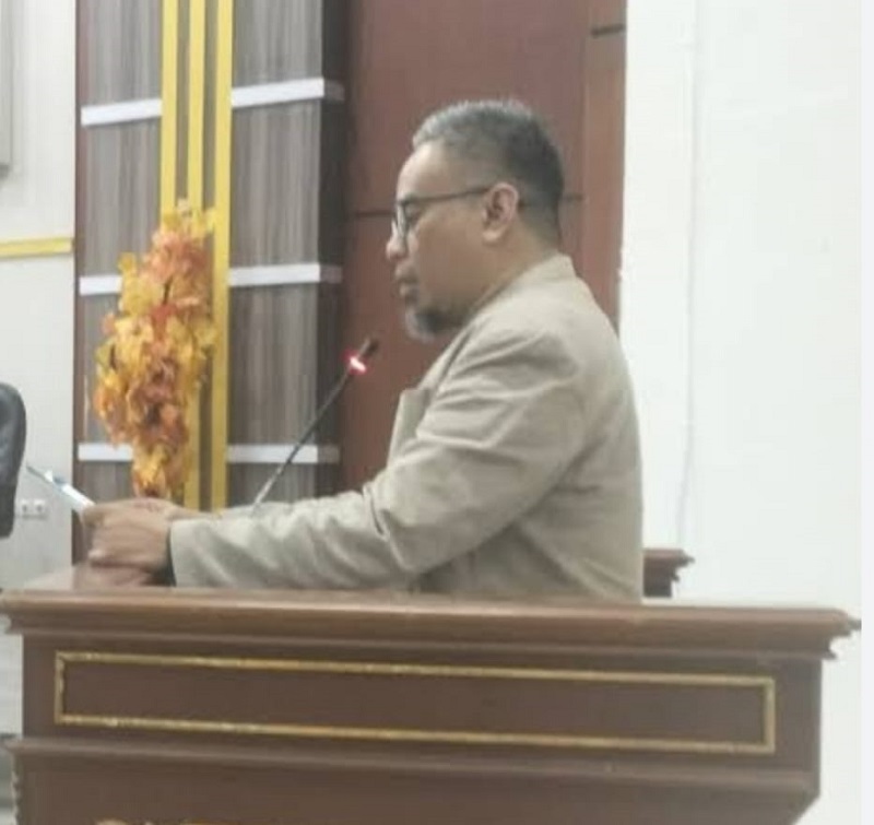 Ketua DPRD Bangkep, Arkam Suppu, S.Th.I., M.H., saat memimpin rapat. (ist)