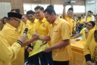 Bupati Tojo Una-Una (Touna), Ilham Lawidu mengikuti temu kader dan konslidasi partai Golkar di Palu, Sulawesi Tengah  Minggu malam (01/03/26). 
