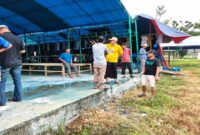 Bupati  Ilham Lawidu di dampingi Kadisperindagkop dan UMKM Touna, Iwan Mohammad berserta Asosiasi Pedagang  menijau lokasi pasar  Ramdan di Pasar Rakyat Ampana, Sabtu (7//3/2026).