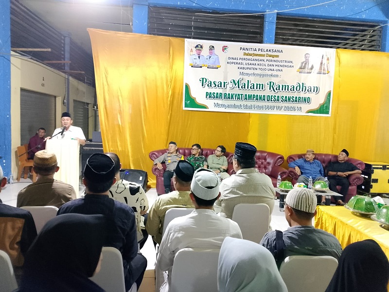 Bupati Ilham Lawidu secara resmi membuka Pasar Ramadan di Pasar Rakyat Ampana, Desa Sansarino, Kamis (5/3/2026).
