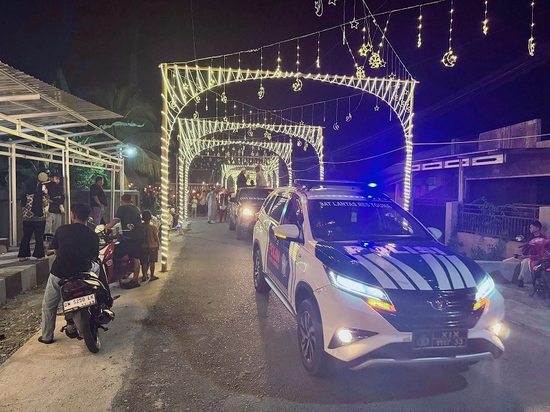 Ribuan warga Kabupaten Tojo Una-Una (Touna) tumpah ruah ke jalan. Mereka merayakan malam takbiran Idul Fitri 1447 Hijriah, Jumat (20/3/2026).