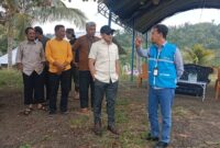 Bupati Tojo Una-Una, Ilham Lawidu saat menijau lokasi PLTA Sungai Ulubongka, Kabupaten Tojo Una-Una, Jumat (13/3/2026) sore.