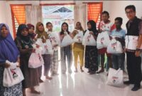 Jalankan Instruksi Kaesang, Aleg PSI Banggai Kepulauan Sebar 1.500 Paket THR.