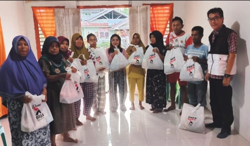 Jalankan Instruksi Kaesang, Aleg PSI Banggai Kepulauan Sebar 1.500 Paket THR.
