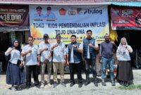 Dinas Perdagangan bersinergi dengan Dinas Ketahanan Pangan dan Unit Tipidter Polres Touna menggelar aksi pengendalian inflasi,
di Pasar Rakyat Ampana, Rabu (4/3/2026)