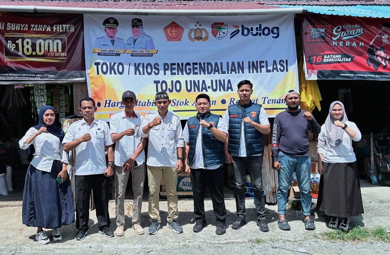 Dinas Perdagangan bersinergi dengan Dinas Ketahanan Pangan dan Unit Tipidter Polres Touna menggelar aksi pengendalian inflasi,
di Pasar Rakyat Ampana, Rabu (4/3/2026)