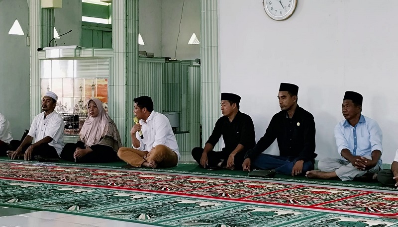 Kepala Dinas Pendidikan dan Kebudayaan (Dikbud) Banggai Kepulauan, Harry Saputra Nursin, S.STP., M.A.P., AIFO, hadir di tengah-tengah siswa dan guru di SDN Balayon, Kecamatan Liang, Selasa (10/3/25). 