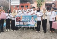 Keluarga Besar Badan Penanggulangan Bencana Daerah (BPBD) menggelar aksi sosial, membagikan takjil gratis kepada pengendara yang melintas di depan Kantor BPBD, Jalan Bhayangkara, Jalur Dua Salakan, Rabu (11/3/2026).