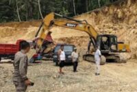 Ketua DPRD Kabupaten Banggai Kepulauan  Arkam Supu, bersama anggota DPRD, Ikbal Laiti memantau kondisi infrastruktur di Kecamatan Liang dan Peling Tengah (Pelteng), Kamis (19/3/26).
