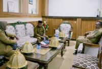 Sekretaris Daerah (Sekda) Kabupaten Banggai Kepulauan, Muh. Aris Susanto, S.E., M.E., melaksanakan pertemuan strategis dengan Sekda Banggai Laut, Saiful U. Usuria, S.E., M.Si., Selasa (28/4/2026).
