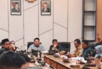  Wakil Ketua I DPRD Banggai Kepulauan (Bangkep), Rusdin Sinaling, menghadiri Rapat Dengar Pendapat (RDP) di DPRD Provinsi Sulawesi Tengah, Selasa (28/4/2026).