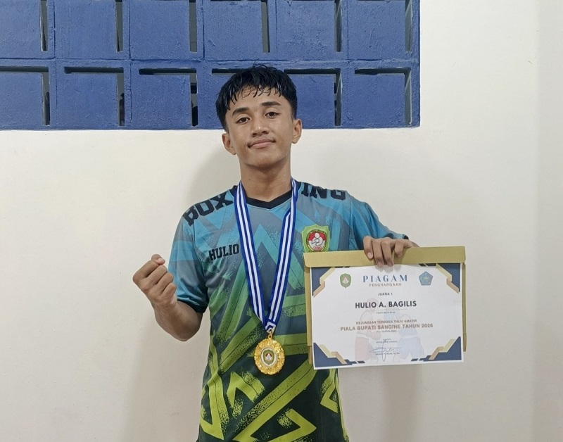  Petinju muda asal Banggai Kepulauan, Hulio Abed Nego Bagilis.