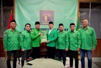 Ketua Umum Partai Persatuan Pembangunan, Muhammad Mardiono, menyerahkan Surat Keputusan (SK) penetapan Ketua DPW PPP Sulawesi Tengah masa bakti 2026–2031 kepada Moh. Akbar Lembah di Jakarta, (16 April 2026).
