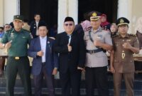  Sekda Banggai Kepulauan, Muh. Aris Susanto, S.E., M.E., memimpin upacara peringatan Hari Otonomi Daerah (Otda) ke-30 tahun 2026 di halaman Kantor Bupati Banggai Kepulauan, Senin (27/4/2026).