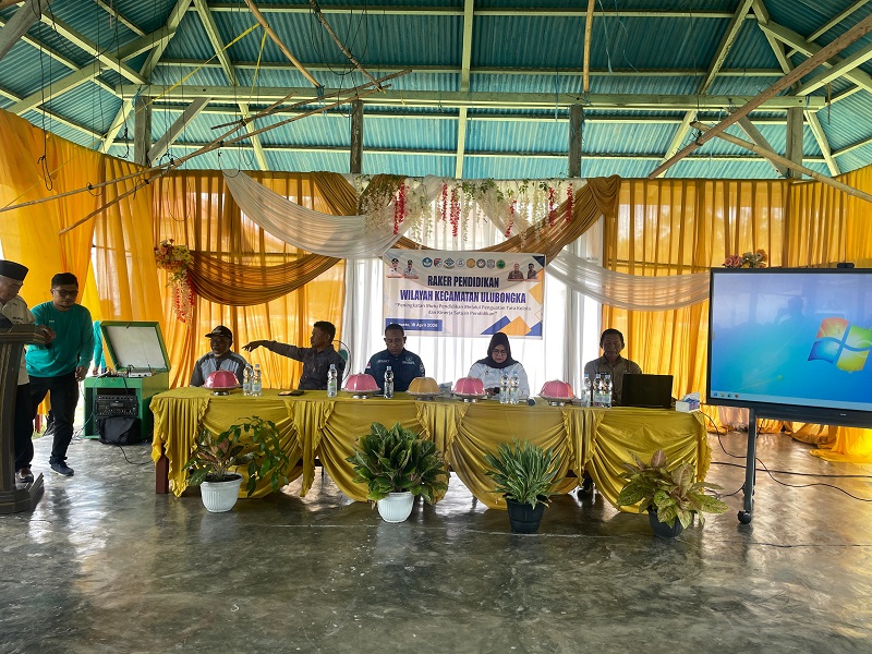 Wakil Bupati Tojo Una-Una, Hj. Surya Lapasiri, membuka kegiatan Rapat Kerja (Raker) Dinas Pendidikan dan Kebudayaan Kabupaten Tojo Una-Una di Desa Bonevoto, Kecamatan Ulubongka,Sabtu (18/4/2026).